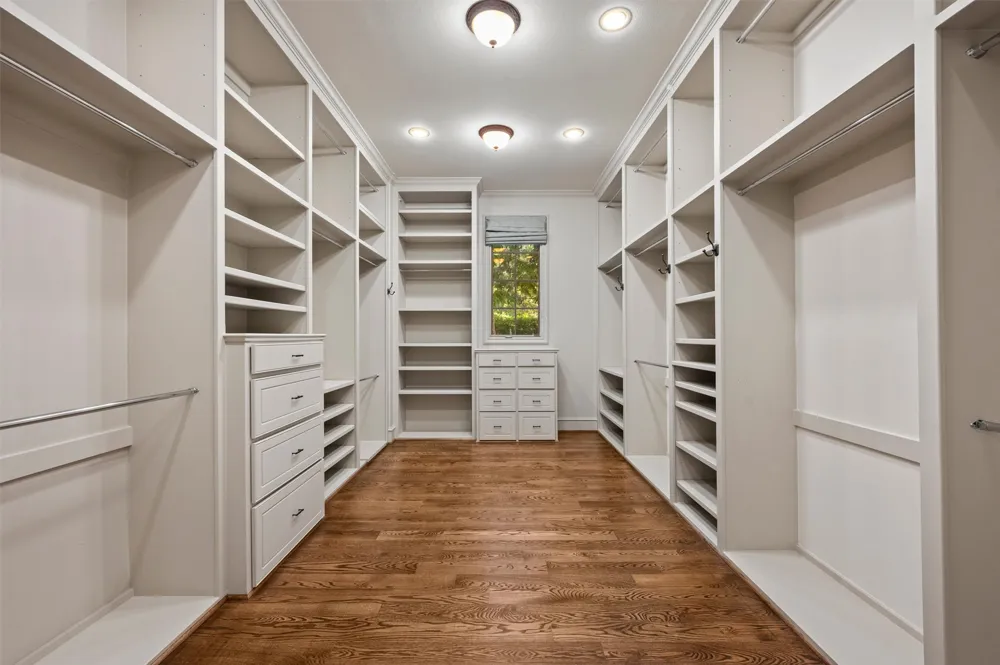 6043 Meadow Road Dallas, TX 75230