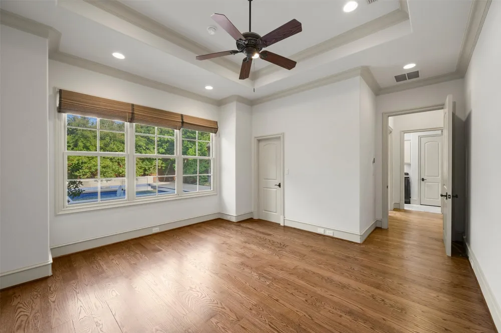 6043 Meadow Road Dallas, TX 75230