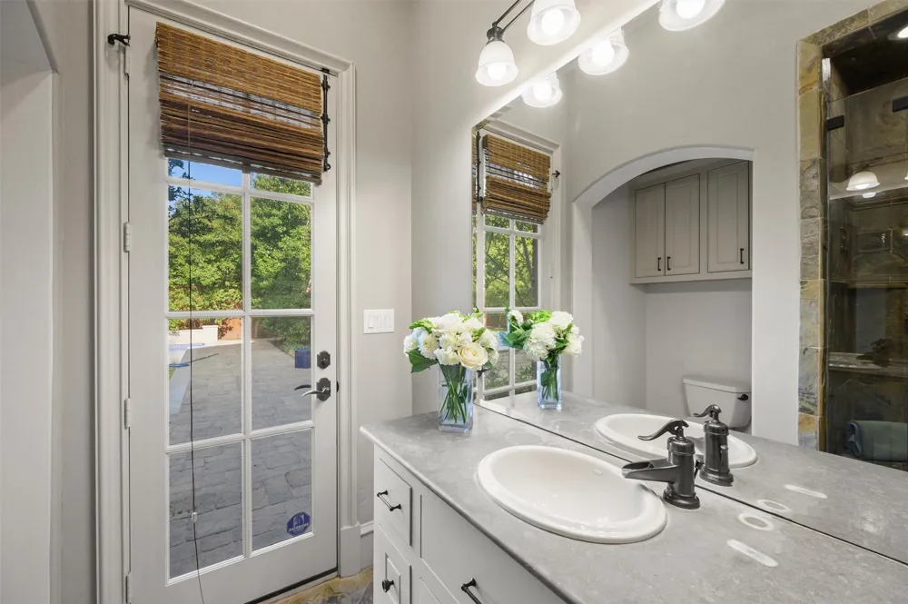 6043 Meadow Road Dallas, TX 75230