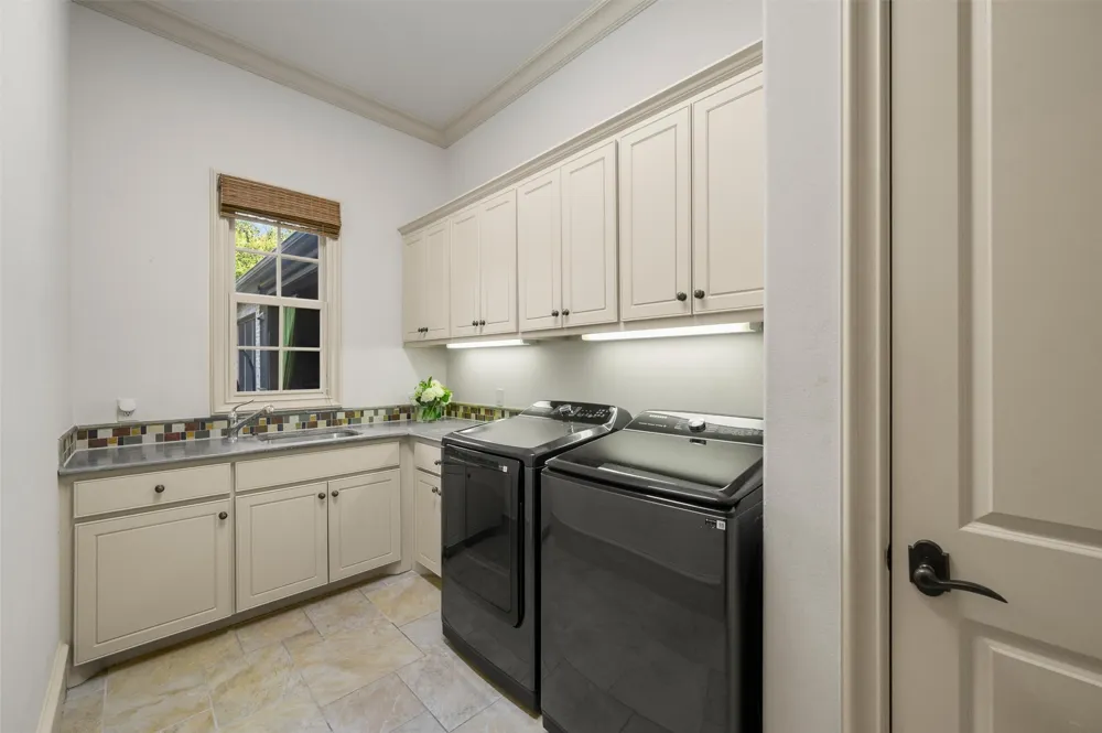6043 Meadow Road Dallas, TX 75230