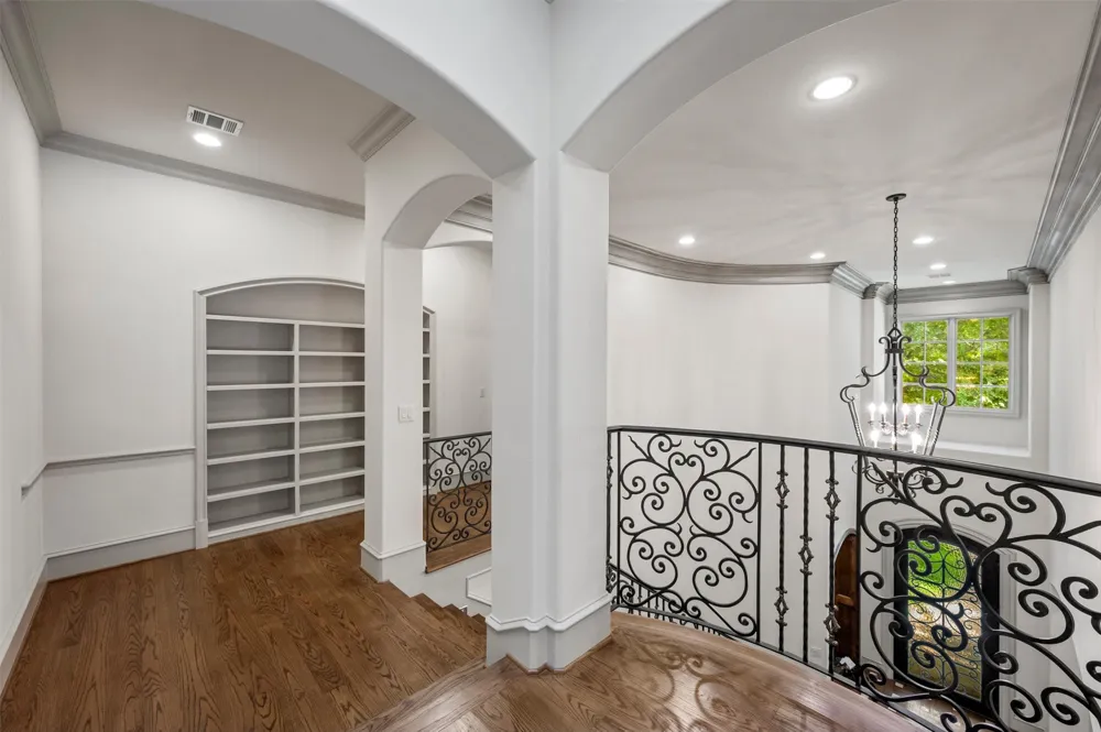 6043 Meadow Road Dallas, TX 75230