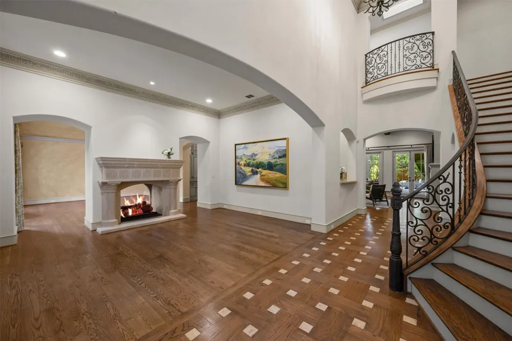 6043 Meadow Road Dallas, TX 75230