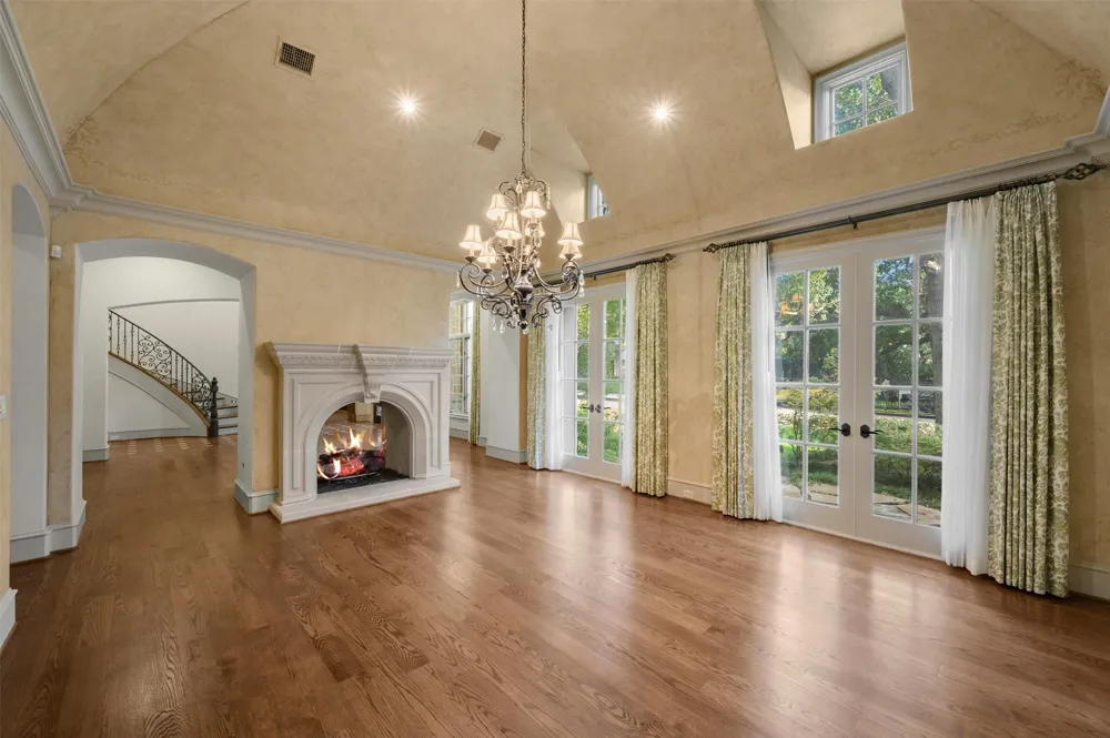 6043 Meadow Road Dallas, TX 75230