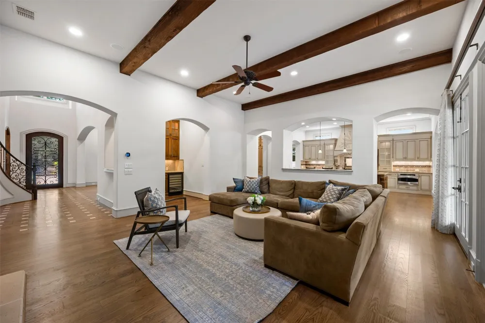 6043 Meadow Road Dallas, TX 75230