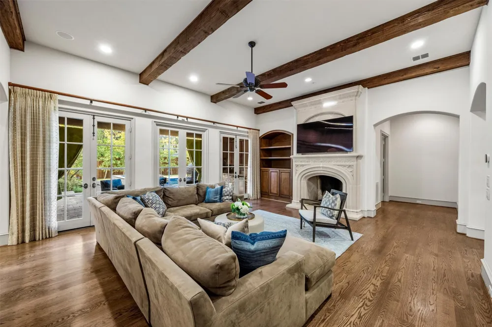 6043 Meadow Road Dallas, TX 75230