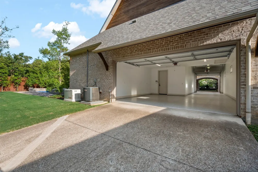 6043 Meadow Road Dallas, TX 75230
