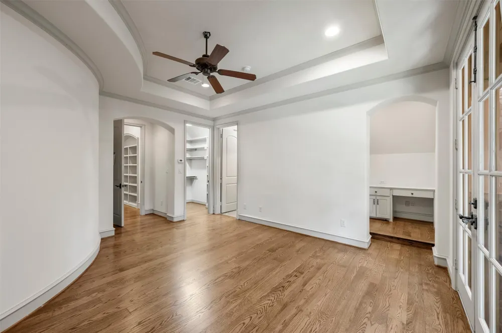 6043 Meadow Road Dallas, TX 75230