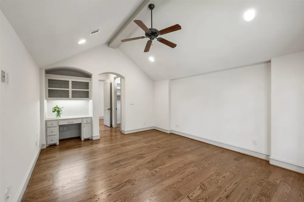 6043 Meadow Road Dallas, TX 75230