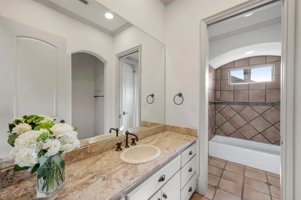 6043 Meadow Road Dallas, TX 75230