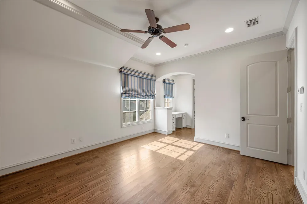 6043 Meadow Road Dallas, TX 75230