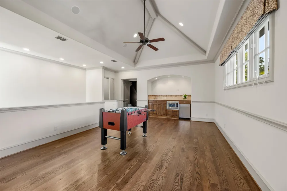 6043 Meadow Road Dallas, TX 75230