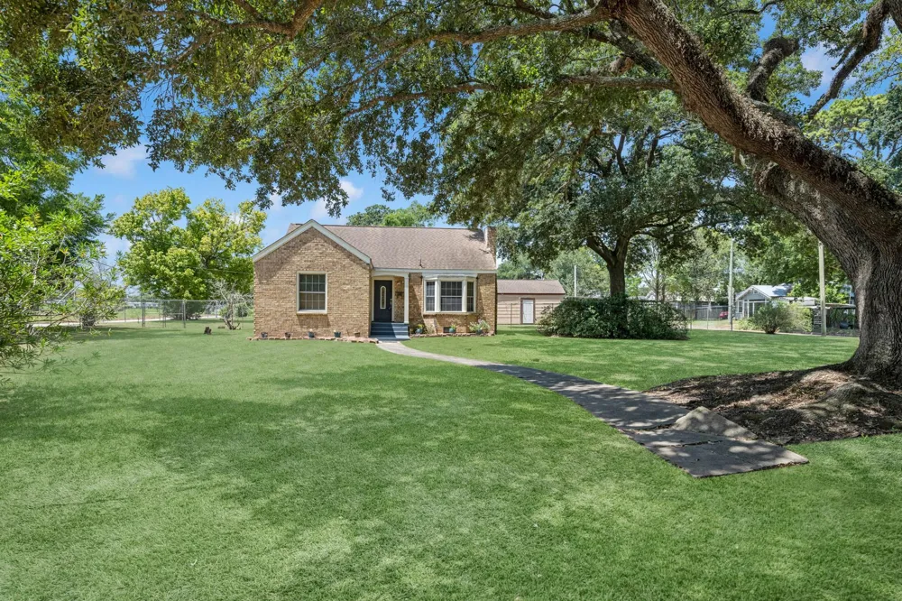 405 Missouri Street Liberty, TX 77575