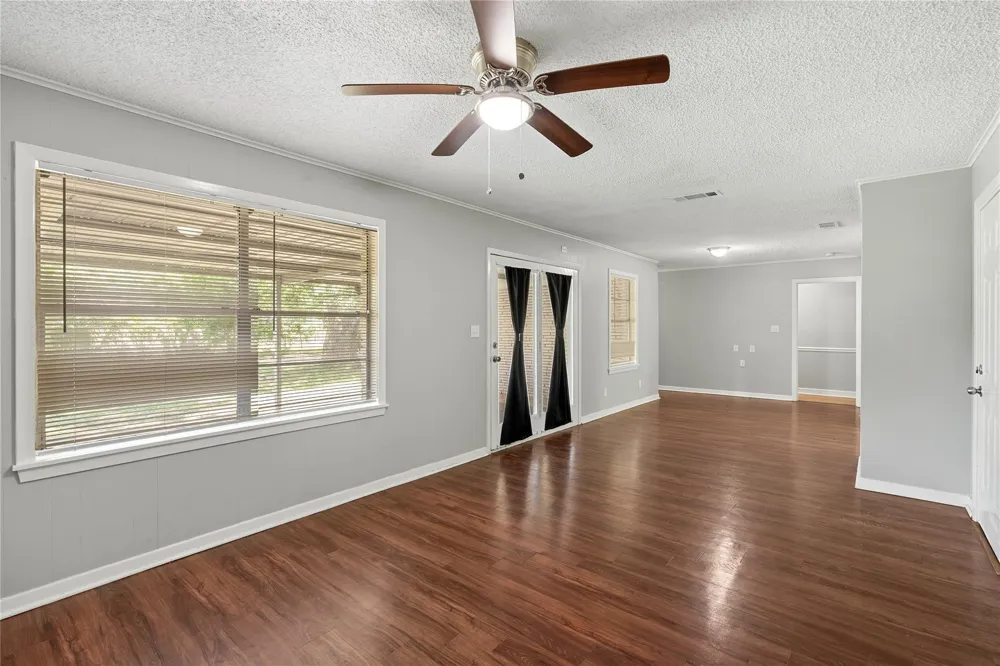 424 Southern Oaks Drive Lake Jackson, TX 77566