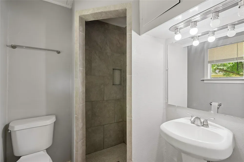 424 Southern Oaks Drive Lake Jackson, TX 77566