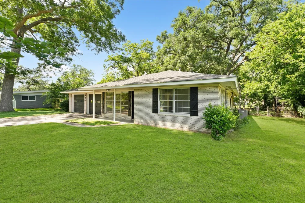 424 Southern Oaks Drive Lake Jackson, TX 77566