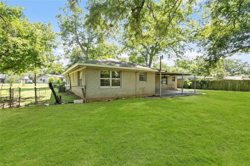 424 Southern Oaks Drive Lake Jackson, TX 77566