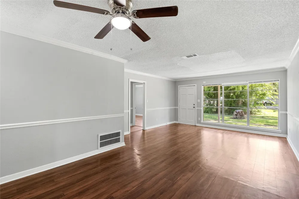 424 Southern Oaks Drive Lake Jackson, TX 77566