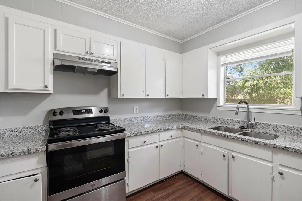 424 Southern Oaks Drive Lake Jackson, TX 77566