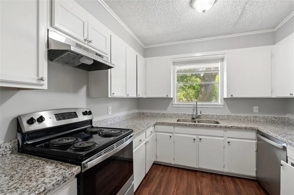 424 Southern Oaks Drive Lake Jackson, TX 77566