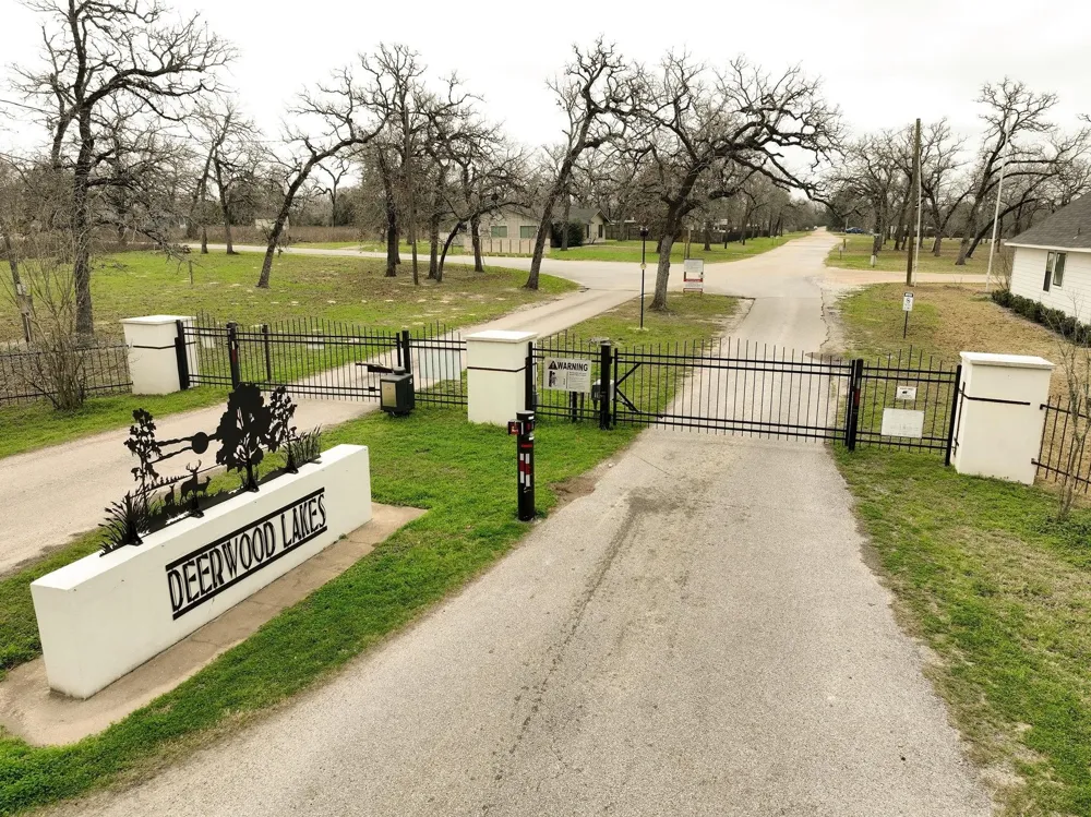 26439 Lakeshore Drive Hempstead, TX 77445