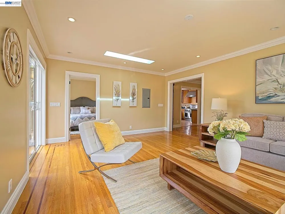 574 Broadmoor Blvd San Leandro, CA 94577