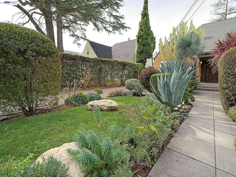 574 Broadmoor Blvd San Leandro, CA 94577