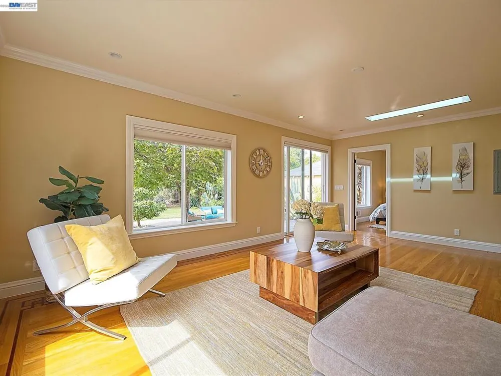 574 Broadmoor Blvd San Leandro, CA 94577