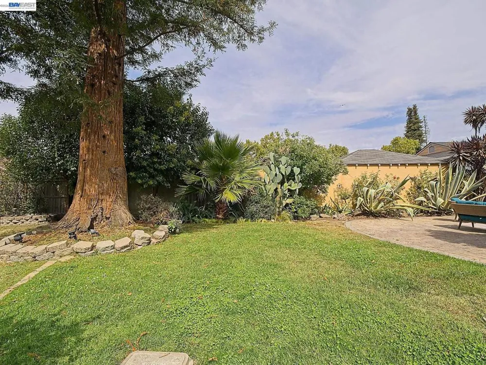 574 Broadmoor Blvd San Leandro, CA 94577