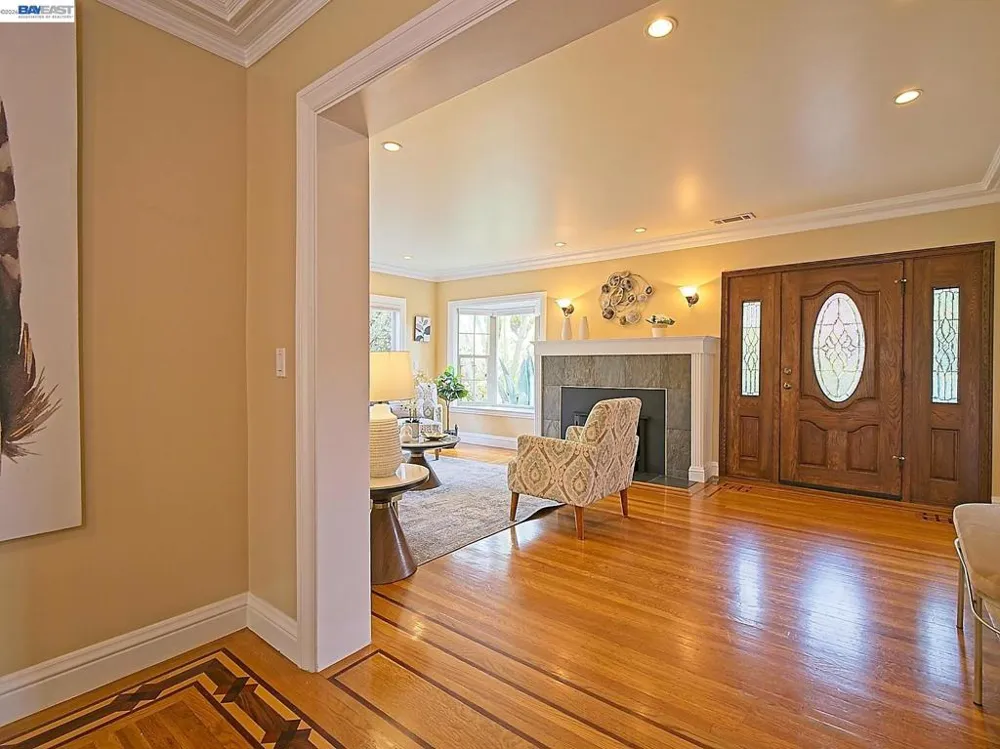 574 Broadmoor Blvd San Leandro, CA 94577