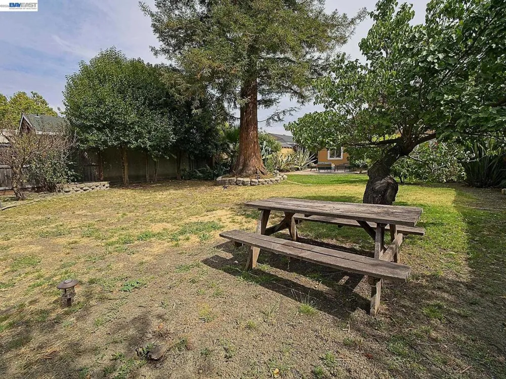 574 Broadmoor Blvd San Leandro, CA 94577
