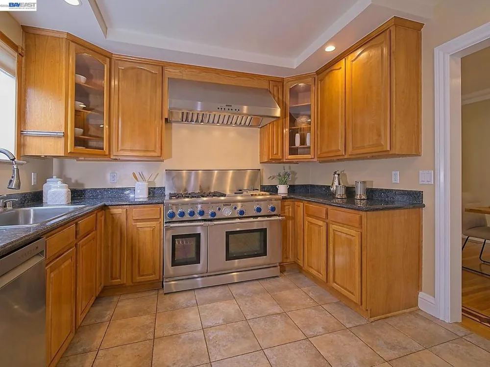 574 Broadmoor Blvd San Leandro, CA 94577