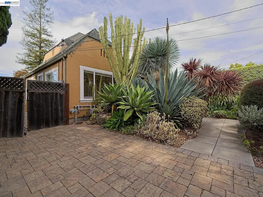 574 Broadmoor Blvd San Leandro, CA 94577