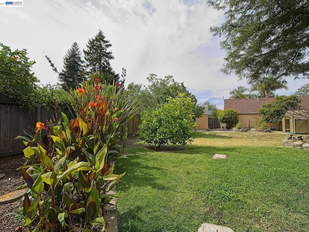 574 Broadmoor Blvd San Leandro, CA 94577