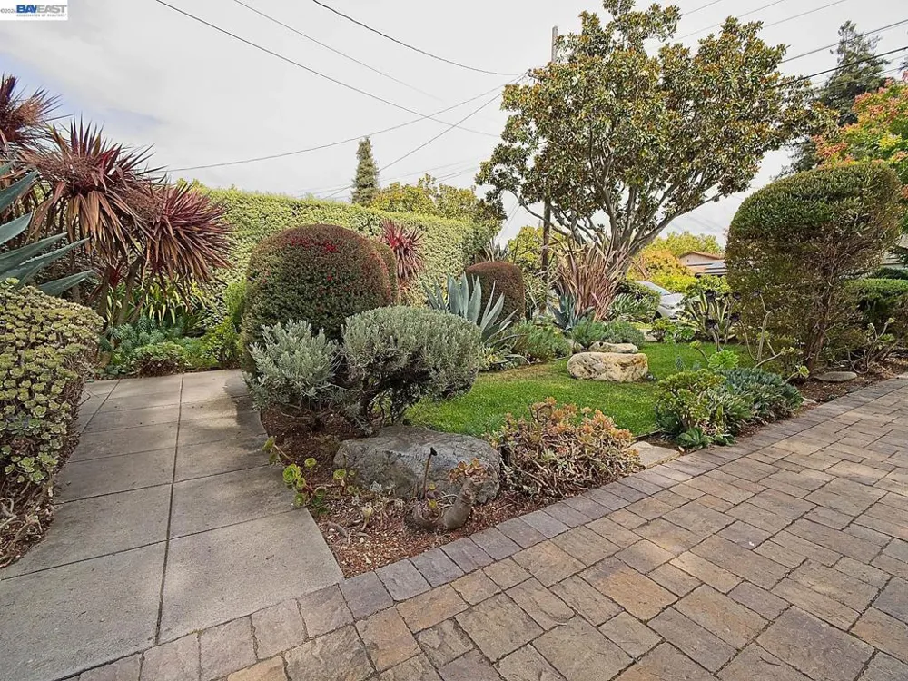 574 Broadmoor Blvd San Leandro, CA 94577