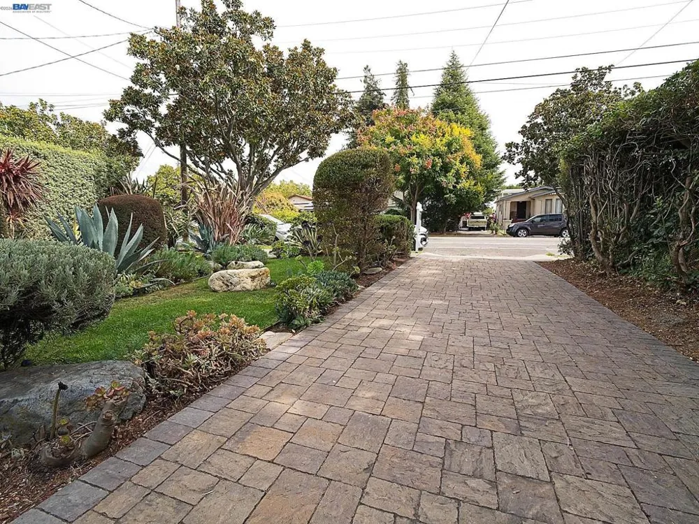 574 Broadmoor Blvd San Leandro, CA 94577