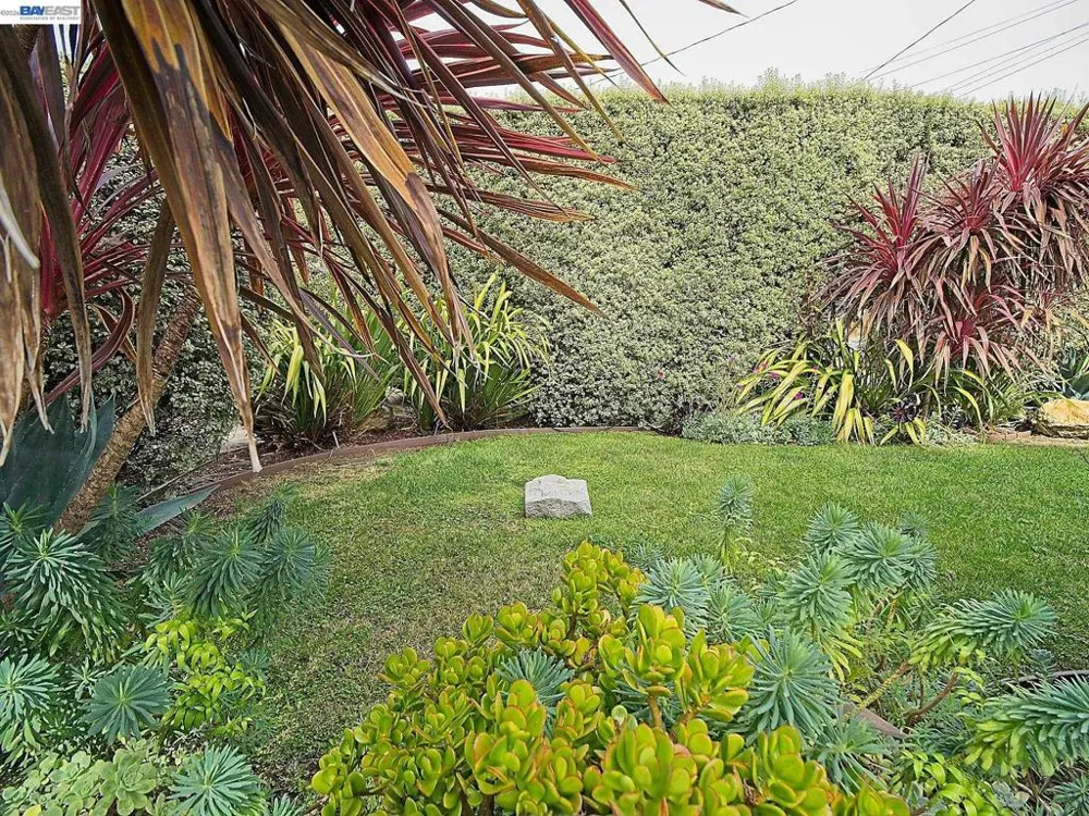 574 Broadmoor Blvd San Leandro, CA 94577