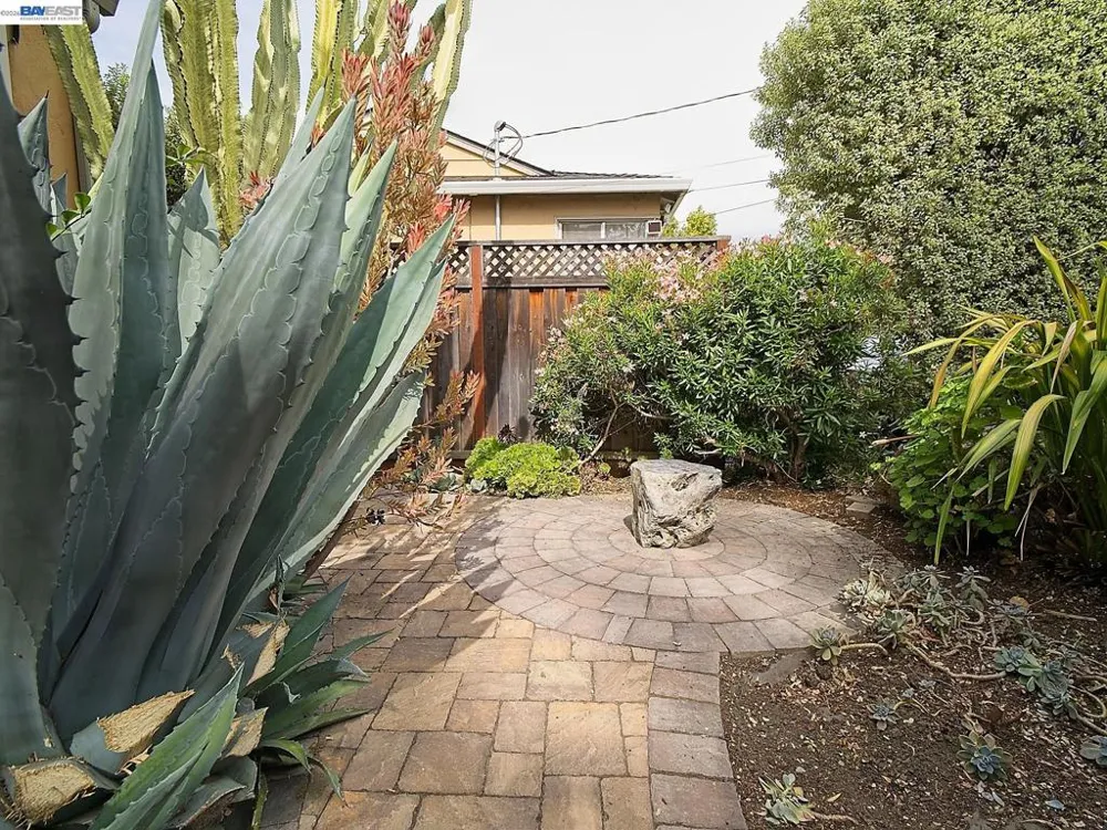 574 Broadmoor Blvd San Leandro, CA 94577