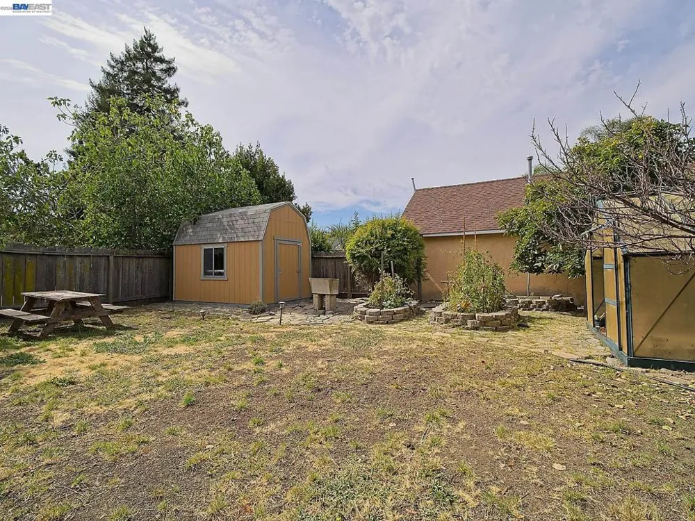 574 Broadmoor Blvd San Leandro, CA 94577