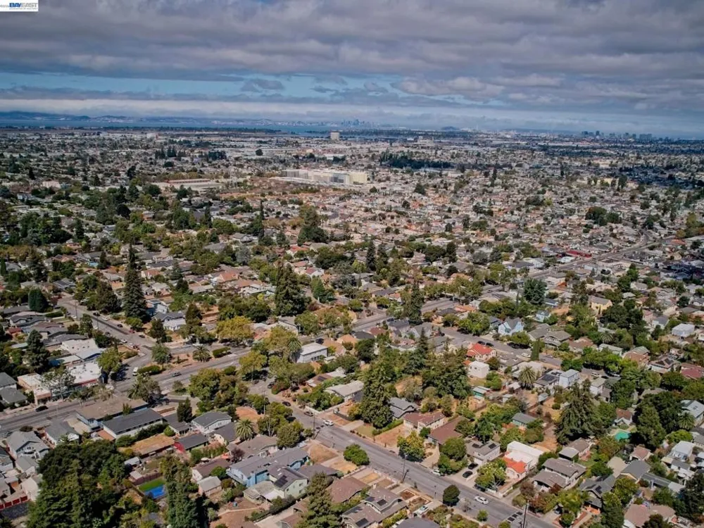 574 Broadmoor Blvd San Leandro, CA 94577