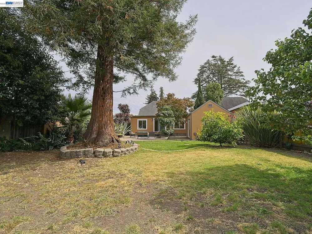 574 Broadmoor Blvd San Leandro, CA 94577