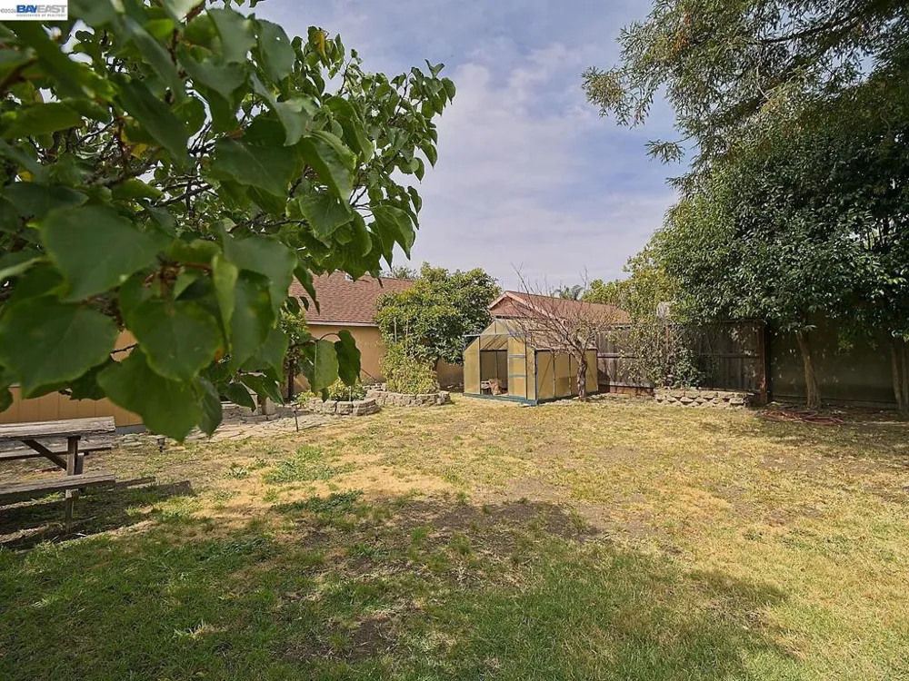 574 Broadmoor Blvd San Leandro, CA 94577