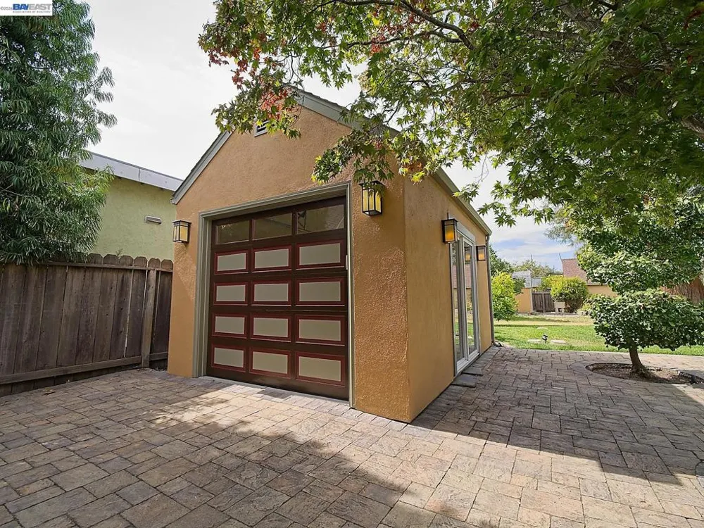 574 Broadmoor Blvd San Leandro, CA 94577