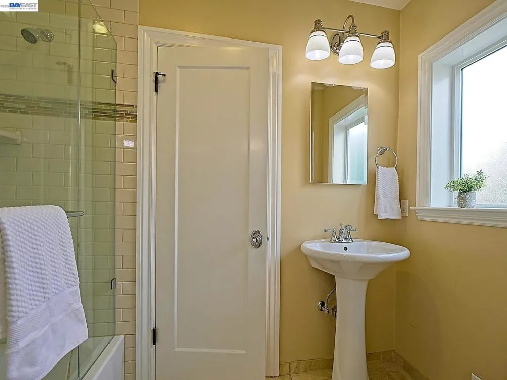 574 Broadmoor Blvd San Leandro, CA 94577