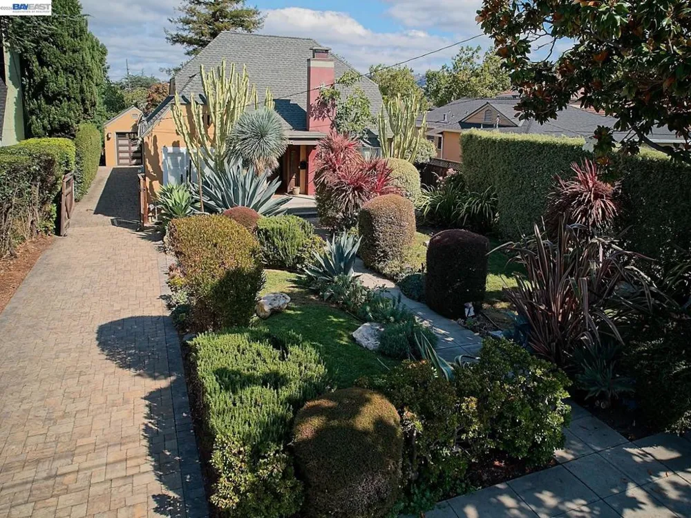 574 Broadmoor Blvd San Leandro, CA 94577