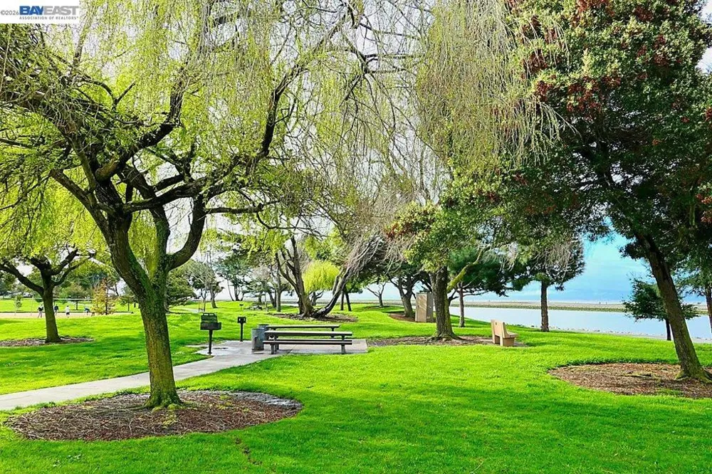 574 Broadmoor Blvd San Leandro, CA 94577