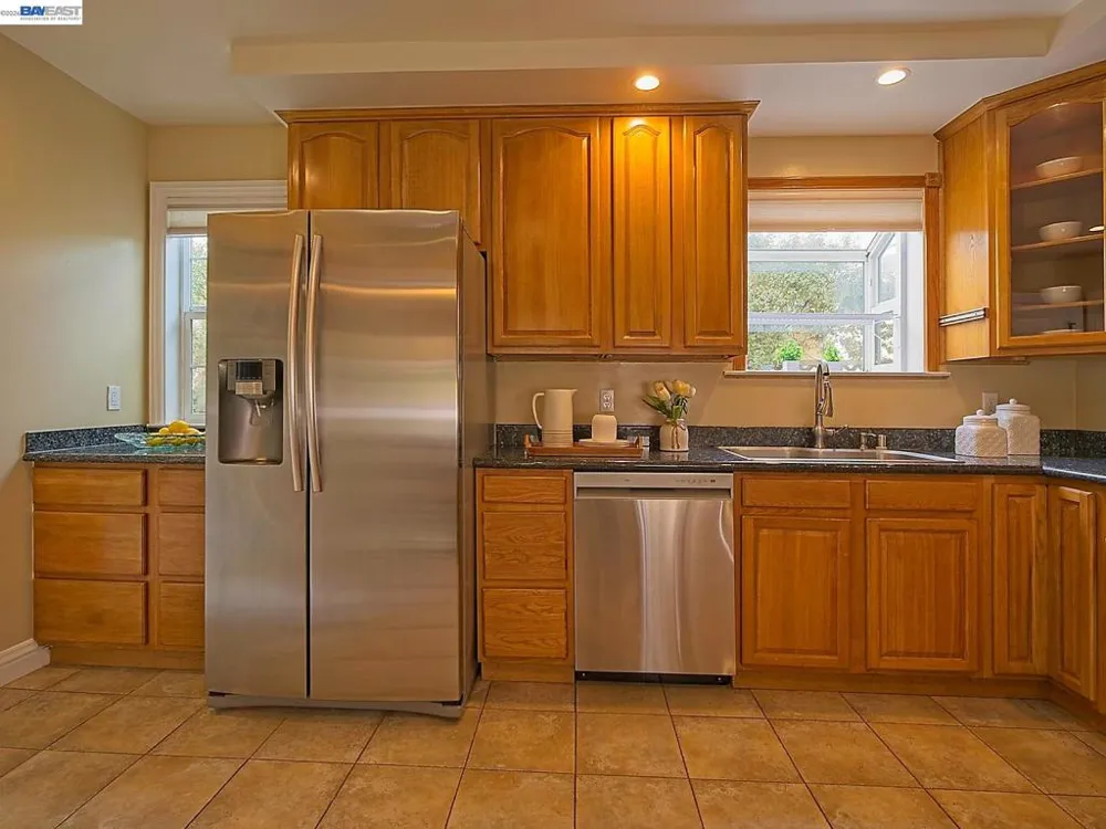 574 Broadmoor Blvd San Leandro, CA 94577