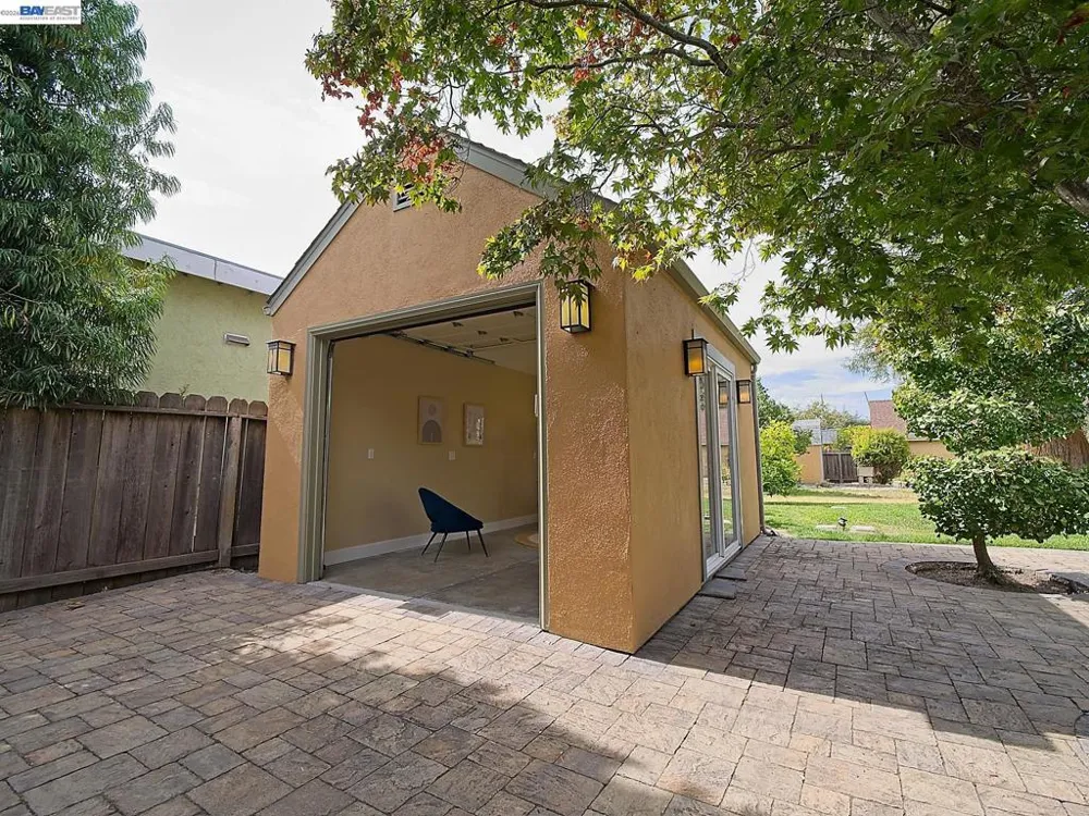 574 Broadmoor Blvd San Leandro, CA 94577