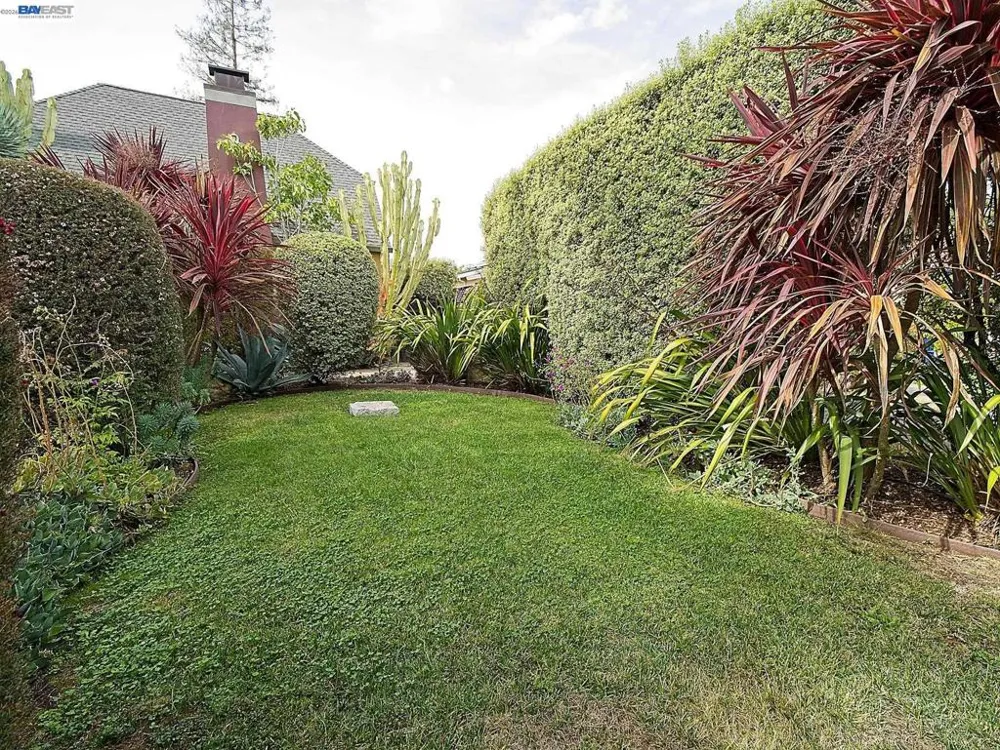 574 Broadmoor Blvd San Leandro, CA 94577