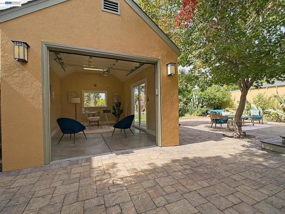 574 Broadmoor Blvd San Leandro, CA 94577
