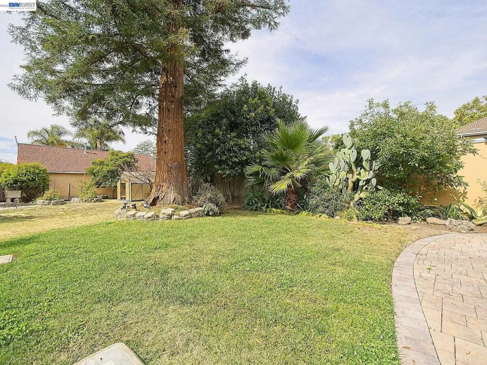 574 Broadmoor Blvd San Leandro, CA 94577
